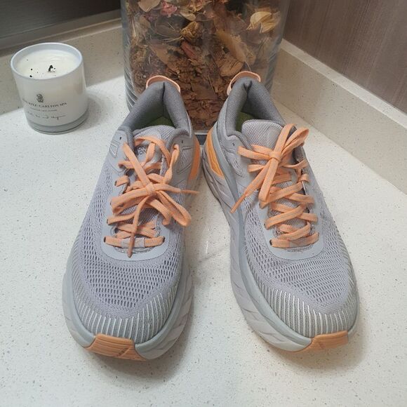 Hoka Shoes - Hoka One Bondi 7 gray shoes size 8 women's